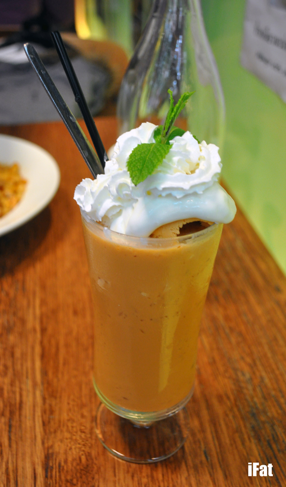Thai iced tea latte