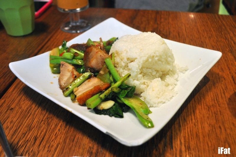 Stir fried pork belly & green vegetables with rice