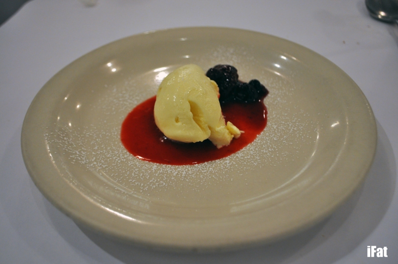 White chocolate mousse with raspberry puree