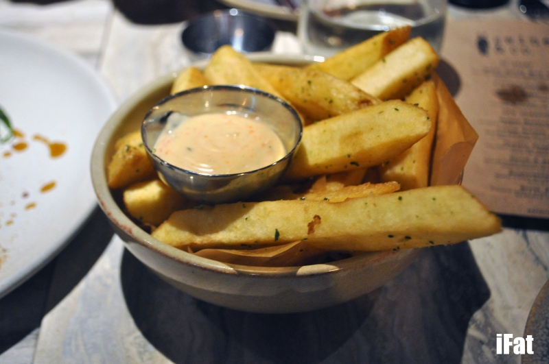 Handcut chips with rosemary salt and aioli