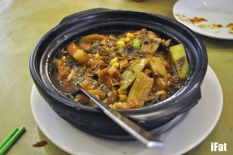Tofu and eggplant in a clay pot.